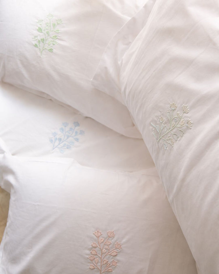 500 TC White Bedsheet with Contrast Embroidery (Green)