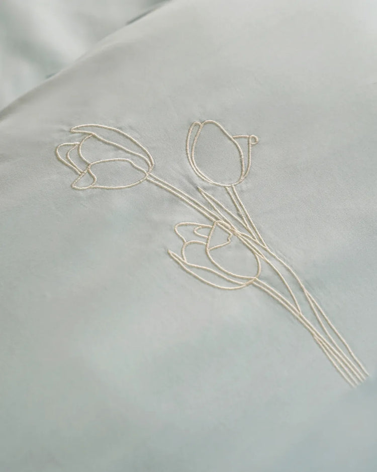 1000 TC Embroidered Duvet with Ruffles