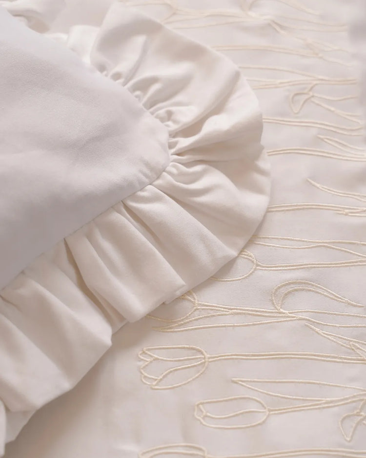 1000 TC Embroidered Duvet with Ruffles